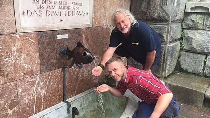 Hinterlassnig und Sepp Götz freuen sich über den Fisch