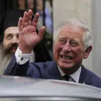 Prince Charles führt Meghan zum Traualtar