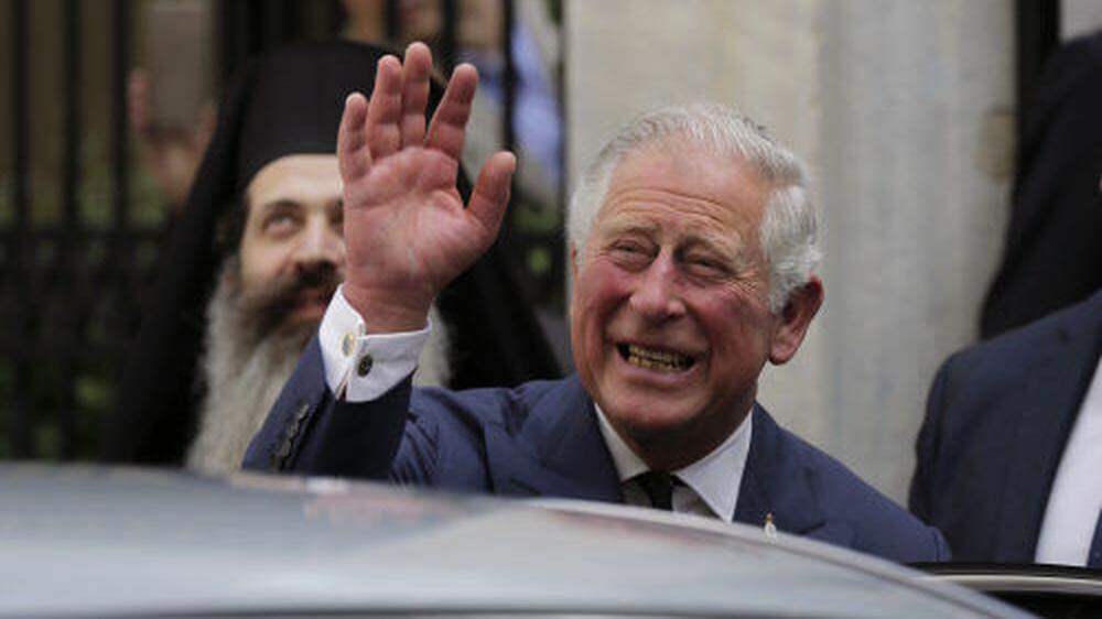 Prince Charles führt Meghan zum Traualtar