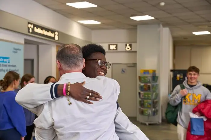 Große Freude am Flughafen