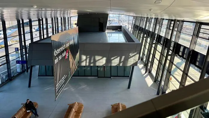 Das Geschäftslokal im Erdgeschoß des Bahnhofs Weststeiermark steht noch leer