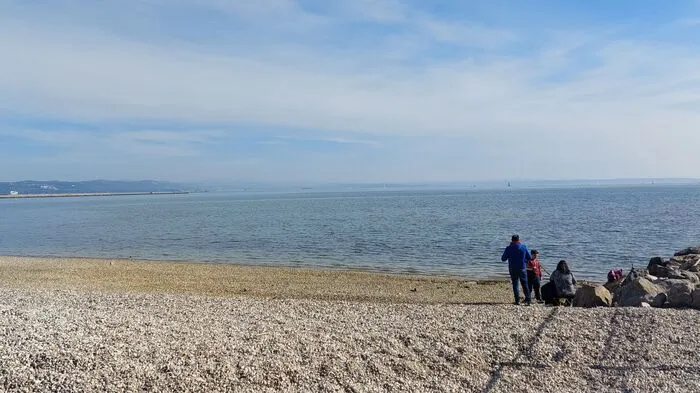 Der Strand der Marina Nova in Monfalcone, rund 15 Kilometer östlich von Grado, diente Generationen von Ortsansässigen zur Naherholung. Heuer hat ihn erstmals die zu Red Bull zählende Gesellschaft "Marina Monfalcone srl." gepachtet. Derzeit wird hergerichtet. Der Eintritt bleibt frei.