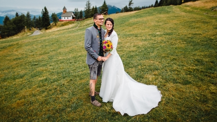 Am 1. September läuteten für die Ferlacher Daniela Dekan (32) und René Frank (32) die Hochzeitsglocken. Die standesamtliche Trauung fand in der Gamskogelhütte auf dem Katschberg statt, die kirchliche Trauung in der nahen Marienkapelle. Die Flitterwochen führt das Paar im November nach Dubai und auf die Malediven.