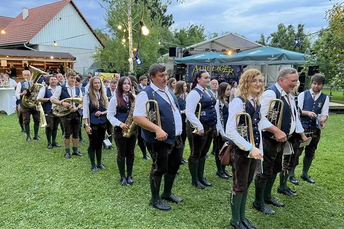 Auch der Musikverein Deutsch Goritz marschierte auf und spielte einen Dämmerschoppen