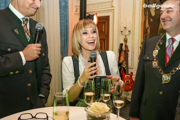 Jordi war extra aus der Schweiz angereist - und hatte sich für den Ball neu eingekleidet, in einer steirischen Festtagstracht.