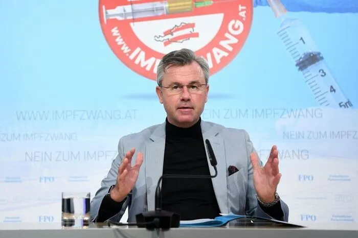 "Ich mache mir große Sorgen, was da mit den Kinderseelen passiert."- ... dazu gehören auch Coronatests in der Schule, nochmals Hofer.