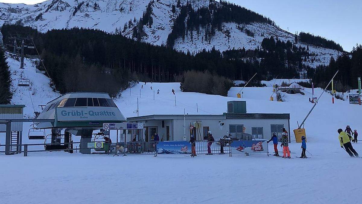 Erst nach erfolgreicher Parkplatzsuche steht dem Skivergnügen am Präbichl nichts mehr im Weg