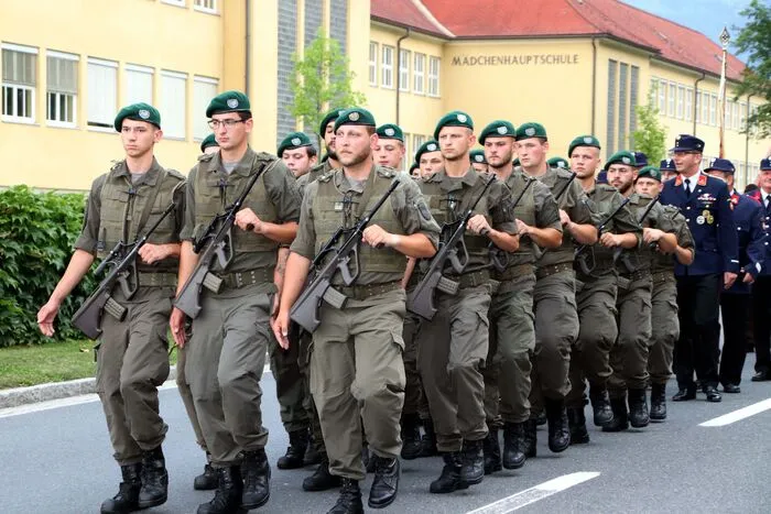 Ehrenzug, Insignientrupp und Militärmusik standen unter dem Kommando von Major Ulrich Baumgartner. 