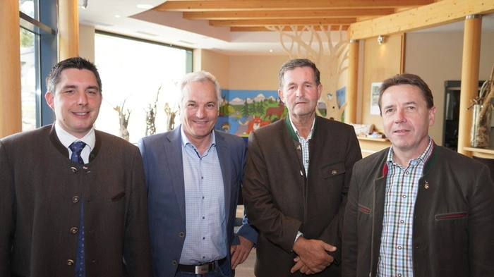 Landtagsabgeordneter Christoph Staudacher, Unternehmer Helmut Fürstauer, Bezirkshauptmann Klaus Brandner und Nationalrat Erwin Angerer.