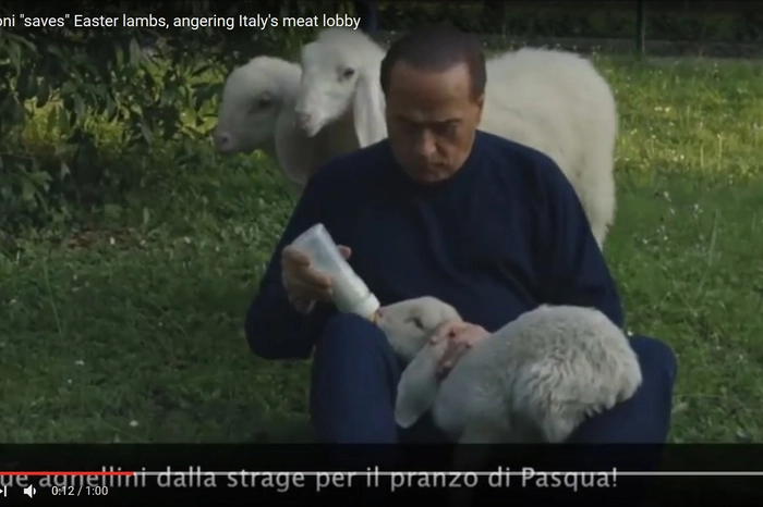 Berlusconi zeigt schon seit längerer Zeit ein Herz für Tiere. Er unterstützte im April eine Kampagne italienischer Tierschutzverbände gegen den Verzehr von Lammfleisch zu Ostern.