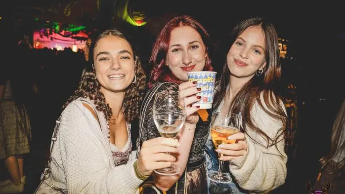 Wer nicht nach München zur „Wies‘n“ fahren kann, der kommt einfach nach St. Stefan: Bei Maurer‘s Oktoberfest wurde am Samstag im randvollen Festzelt wieder zünftig gefeiert.