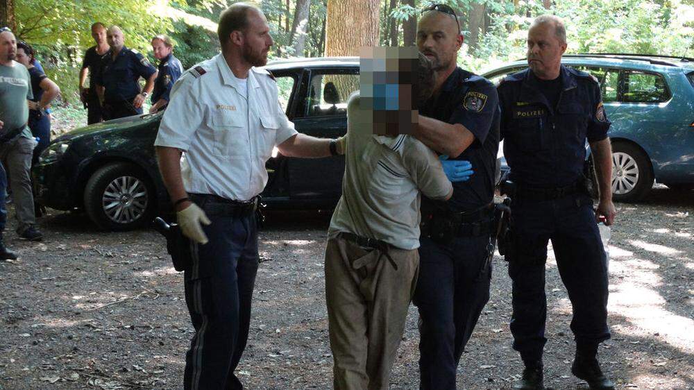 Der Täter wurde im Wald aufgespürt und festgenommen