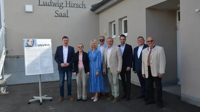 Zum Andenken an den verstorbenen Künstler Ludwig Hirsch, der in St. Magdalena am Lemberg geboren war und bis zum Schluss eine enge Verbindung mit dem Ort gehabt hatte, wurde der Kultursaal in „Ludwig Hirsch Saal“ umbenannt. 