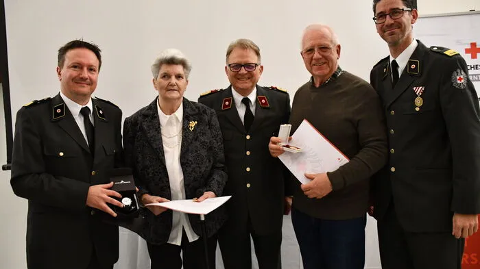 Franz Josef Leitner mit Renate Matschnig (Dienstjahrabzeichen in Gold für 50 Jahre), Peter Ambrozy, Helmut Erben (Verdienstmedaille in Gold - Blutspendewesen) und Martin Klar.