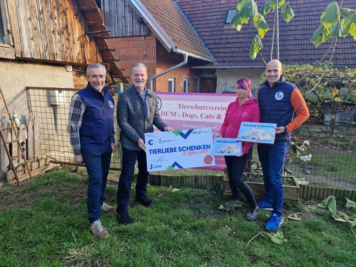 Bezirksparteiobmann Werner Gradwohl, dritter Landtagspräsident Gerald Deutschmann, Vereinsobfrau Michaela Winter und Friedrich Scheer, FPÖ-Ortsparteiobmann von Stainz bei der Spendenübergabe (v.l.)