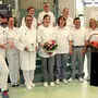 Primar Bauer (rechts) und Direktor Petritsch (Mitte) sind stolz auf ihre Küchenmitarbeiter und Diätologinnen.