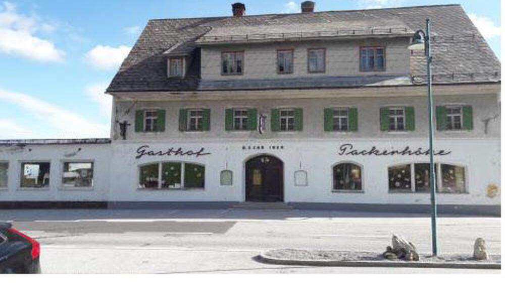 Das alte Gasthaus soll aus dem Dornröschenschlaf geholt werden.  Der Bürgermeister hofft auf eine Ortsbelebung