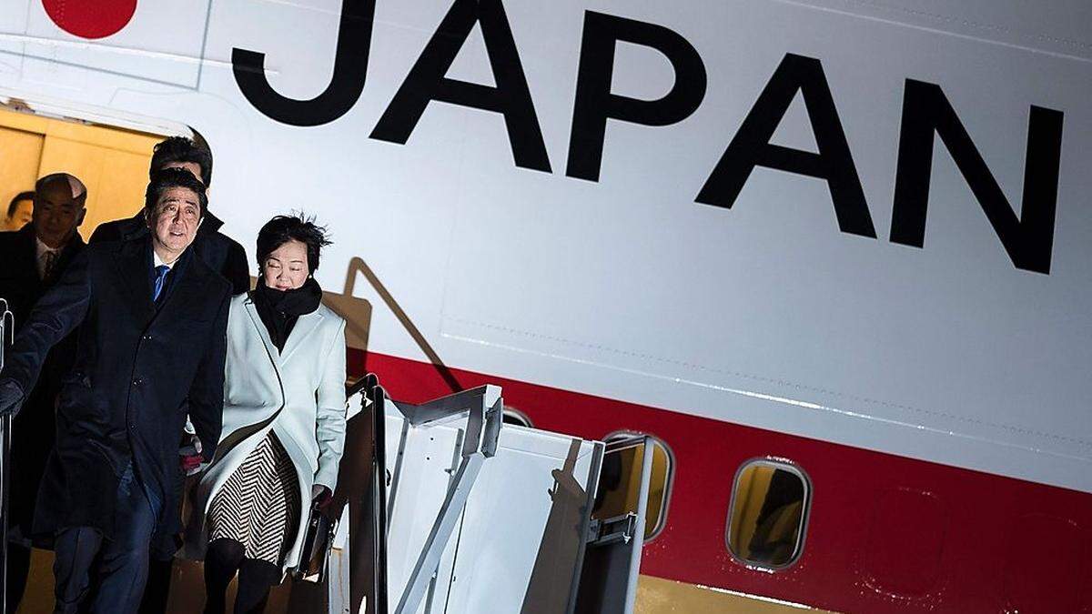 Premier Shinzo Abe und seine Frau Akie Matsuzaki sind in Washington gelandet 