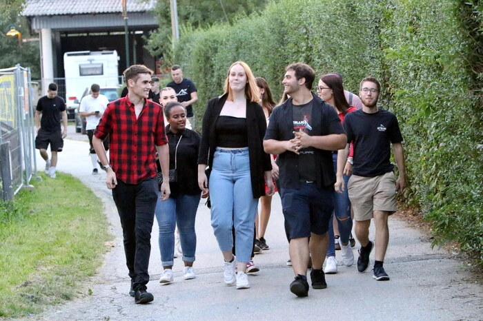 Grund ist die „Super-Power-Night“ der örtlichen Feuerwehr, die heuer erstmals im Freien über die Bühne ging.