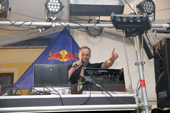 ... und DJ "Auge“ war auch beste Musik garantiert. 