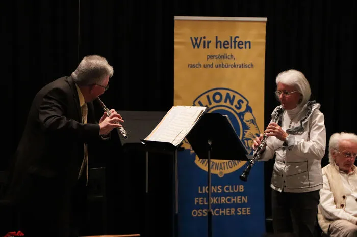 Mu­si­ka­lisch wurde der Abend von der in­ter­na­tio­nal be­kann­ten und viel­fach aus­ge­zeich­ne­ten Fa­mi­lie Rufolf Gindl­hu­mer und Claudia Kefer-Gindlhumer ge­stal­tet.