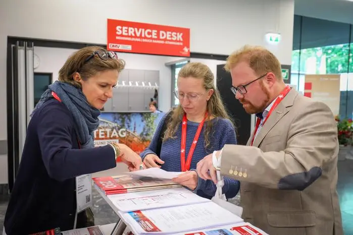 Bereits am ersten Tag der Veranstaltung gibt es zahlreiche Ausstellungen sowie eine feierliche Eröffnung.