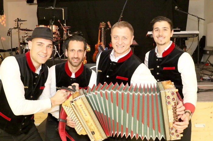 Für den optimalen Sound sorgten „Die Silberbacher“. 