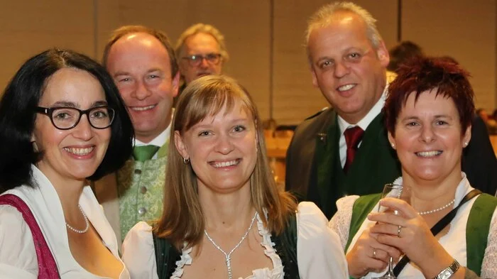 Ausgiebig gefeiert wurde beim Bezirks-Jagaball in Obdach, der von der Jagdhornbläsergruppe Amering, Obmann ist Kurt Fasch, und dem Jagdschutzverein Obdach unter Roland Gößler organisiert wurde.