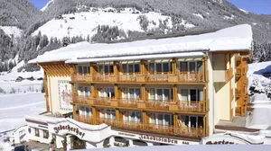 Der Jesacherhof liegt direkt an der Talstation der Brunnalm Gondelbahn im Defereggental