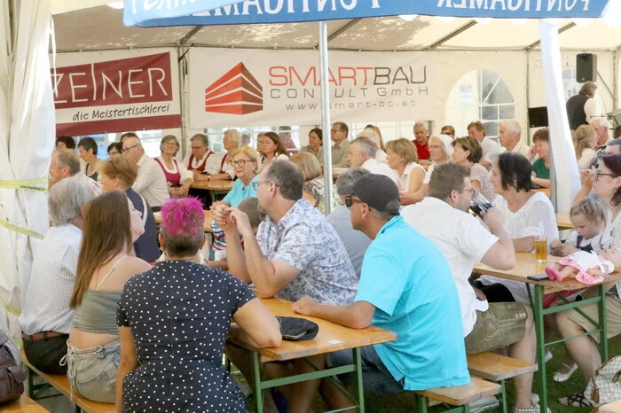 Übrigens: Ein Video vom Feuerwehrfest gibt es auf Facebook Kleine Zeitung St. Veit zu sehen! 
