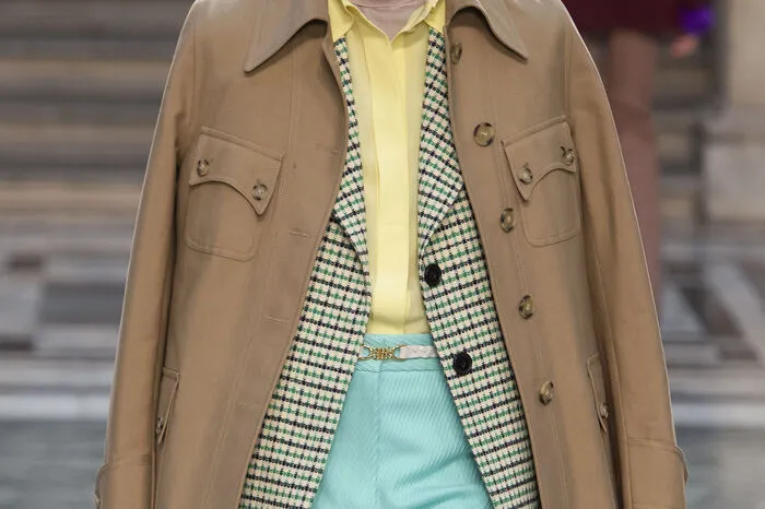 Die britische Ikone Victoria Beckham holte den Colourblocking-Trend zurück und vermischte ihn mit ihrer eigenen elegant-legeren Note.