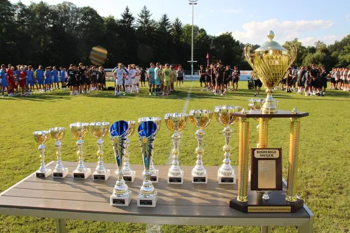 Im Finale standen sich der Vorjahressieger Stal Rzeszow aus Polen und Honved Budapest aus Ungarn gegenüber und zeigten wieder Fußball vom Feinsten. Beide Teams spielten auf Augenhöhe und wollten unbedingt den Sieg.