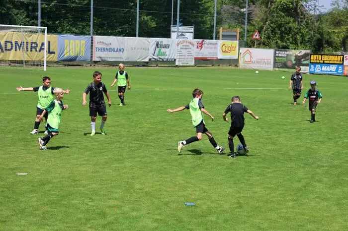 Neben den Fußballspielen wurde ein abwechslungsreiches Kinderanimationsprogramm organisiert