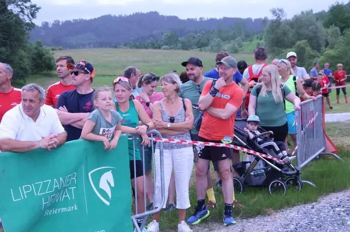 Mit Start beim „Fritz Kosir Platz“ galt es 200, 500, 1250 Meter (Kinder-/Schülerlauf), 2900 oder 7300 Meter (Familien-/Volkslauf zu bewältigen. Auch Nordic-Walker waren am Start.