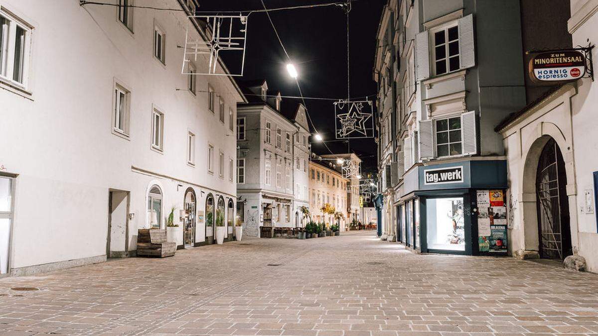 Auch wenn in den Geschäften das Licht ausgeht - online kann in vielen trotzdem eingekauft werden