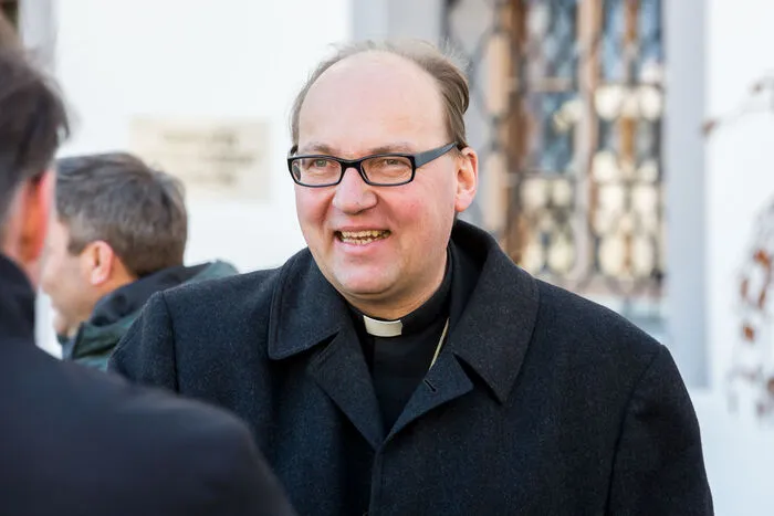 Der Empfang fand auf dem Vorplatz der Pfarrkirche Sillian statt.