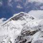 Der Mount Everest in Nepal ist der höchste Gipfel der Welt. 