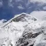 Der Mount Everest in Nepal ist der höchste Gipfel der Welt. 