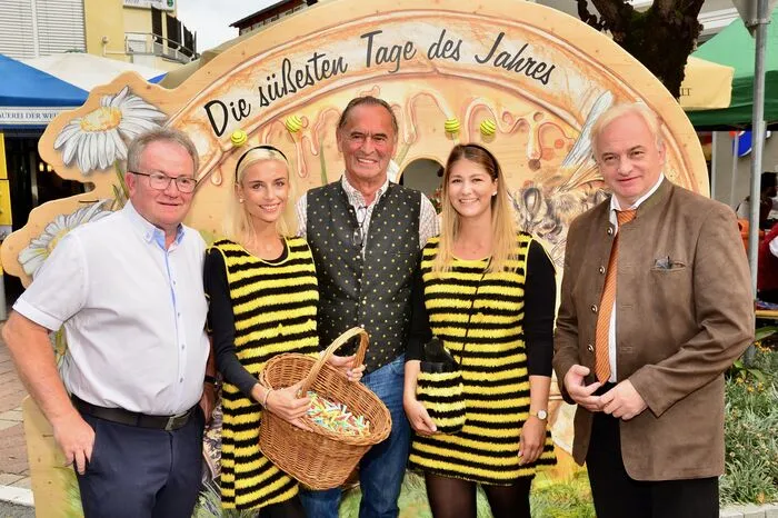 Flotte Bienen drehten auf dem Festgelände ihre Runden. Klicken Sie sich durch die Galerie...