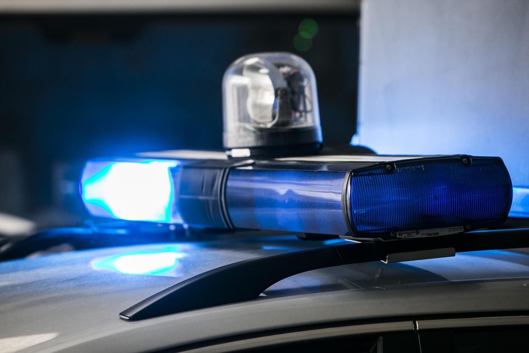 34-Jähriger sticht auf Frau ein und verletzt sie lebensgefährlich