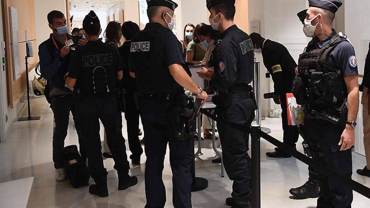 In dem mit Abstand größten Terrorprozess der vergangenen Jahre in Frankreich sind 13 Männer sowie eine Frau angeklagt