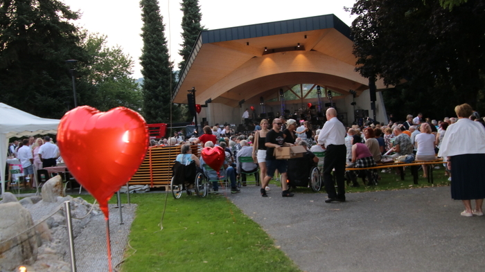 Ein traumhafter Sommerabend und der stimmungsvolle Stadtpark von Bärnbach gaben den herrlichen Rahmen am Samstag zu einem unvergesslichen Abend ab.