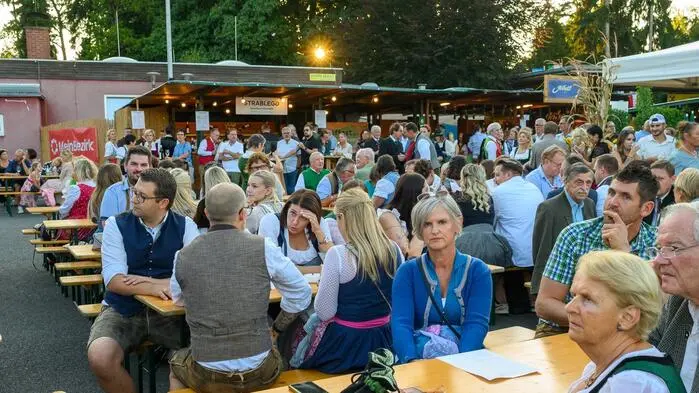 Die Leibnitzer Weinwoche lockt alljährlich Tausende Besucher zum Verkosten, Feiern und Zusammensitzen auf das Marenzigelände
