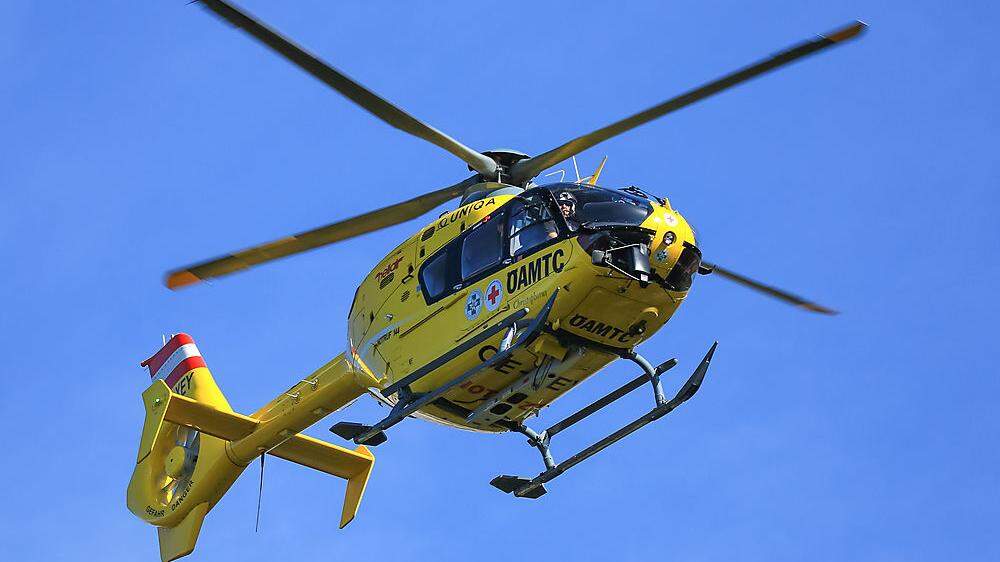 Der verletzte Bursche wurde mit dem Notarzthubschrauber in die Innsbrucker Klinik geflogen