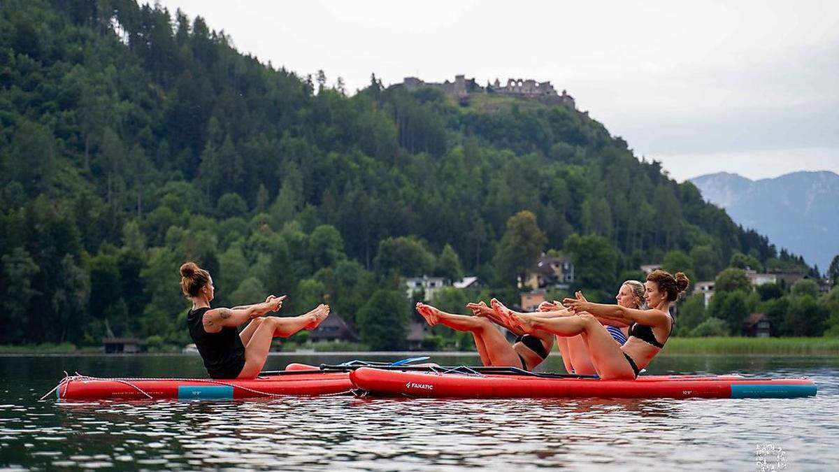 Auch Stand-up-Paddle-Yoga wird angeboten