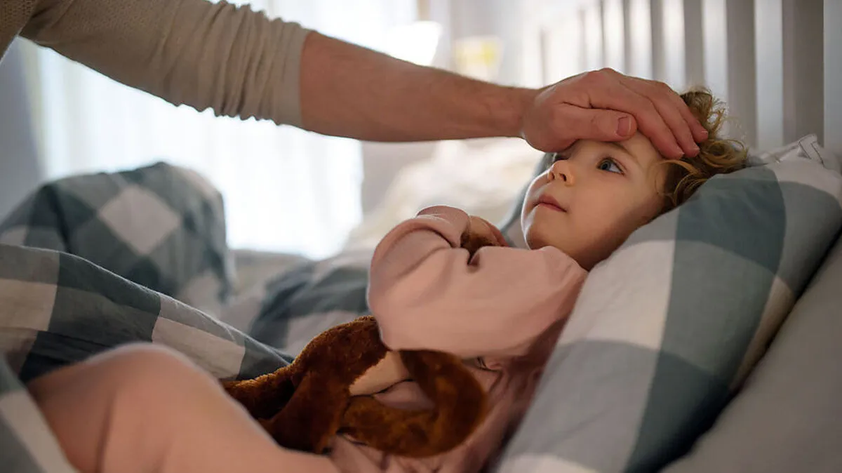 Erkranken Kinder an Corona, klagen sie meist über Kopfschmerzen und Müdigkeit