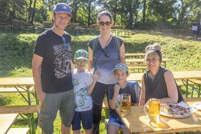 Den Tag konnte man gemütlich am Lagerfeuer mit Liedern und Steckerlbrot ausklingen lassen.
