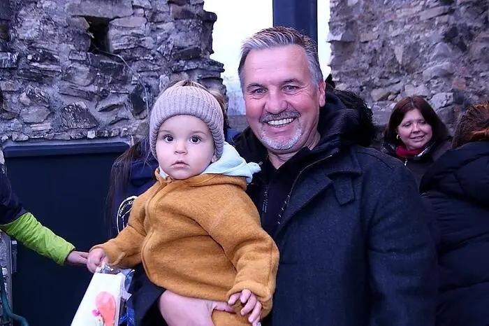 Viele Besucher waren gekommen, um dieses stimmungsvolle Fest mit den Kindern mitzufeiern.