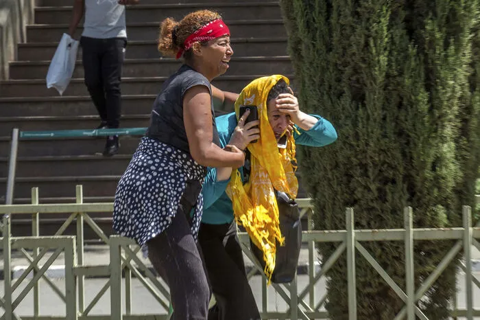 Fassungslosigkeit und Trauer herrschten am Sonntag kurz nach der Nachricht vom Absturz am Flughafen von Addis Abeba. Auch drei Österreicher sollen unter den Todesopfern sein.