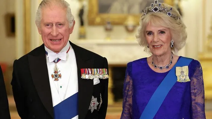 Das Vereinigte Königreich fiebert auf ein Datum hin: den 6. Mai. An dem Tag werden König Charles III. und Königsgemahlin Camilla in London gekrönt. Erwartet werden zahlreiche prominente Gäste. Für viele im Land ist die erste Krönung eines Monarchen seit 70 Jahren eine willkommene Möglichkeit, die schwierige wirtschaftliche und politische Situation für einige Tage zu vergessen.